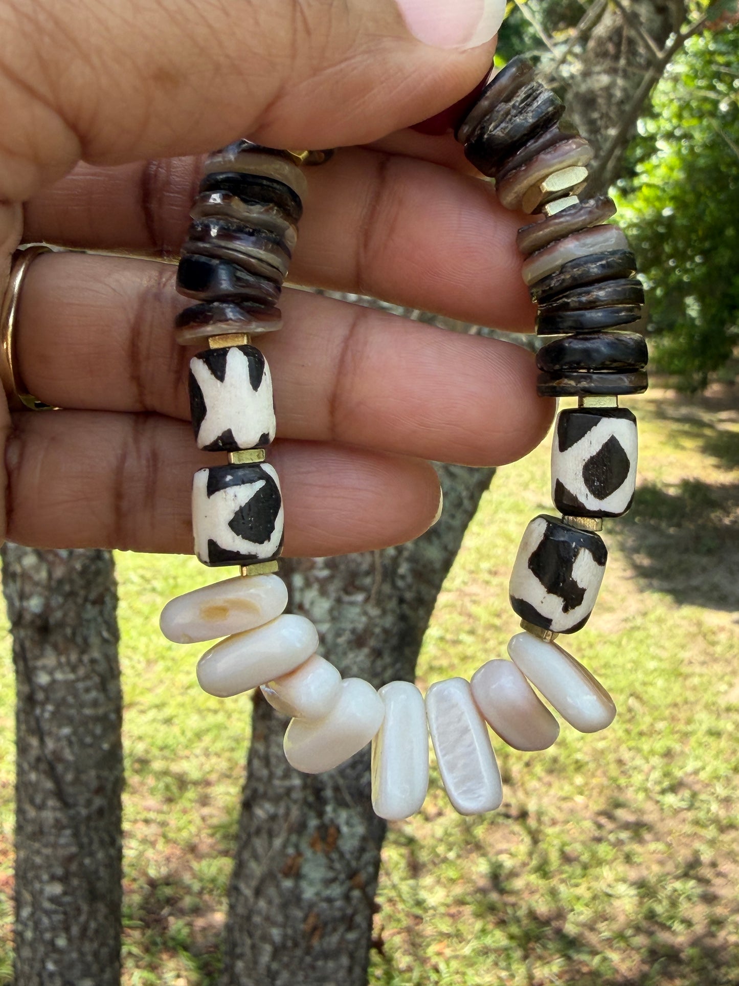 Natural Mussel Shell Bracelet – Batik Bone, Mottled Shell Heishi – Coastal Boho Stretch Jewelry