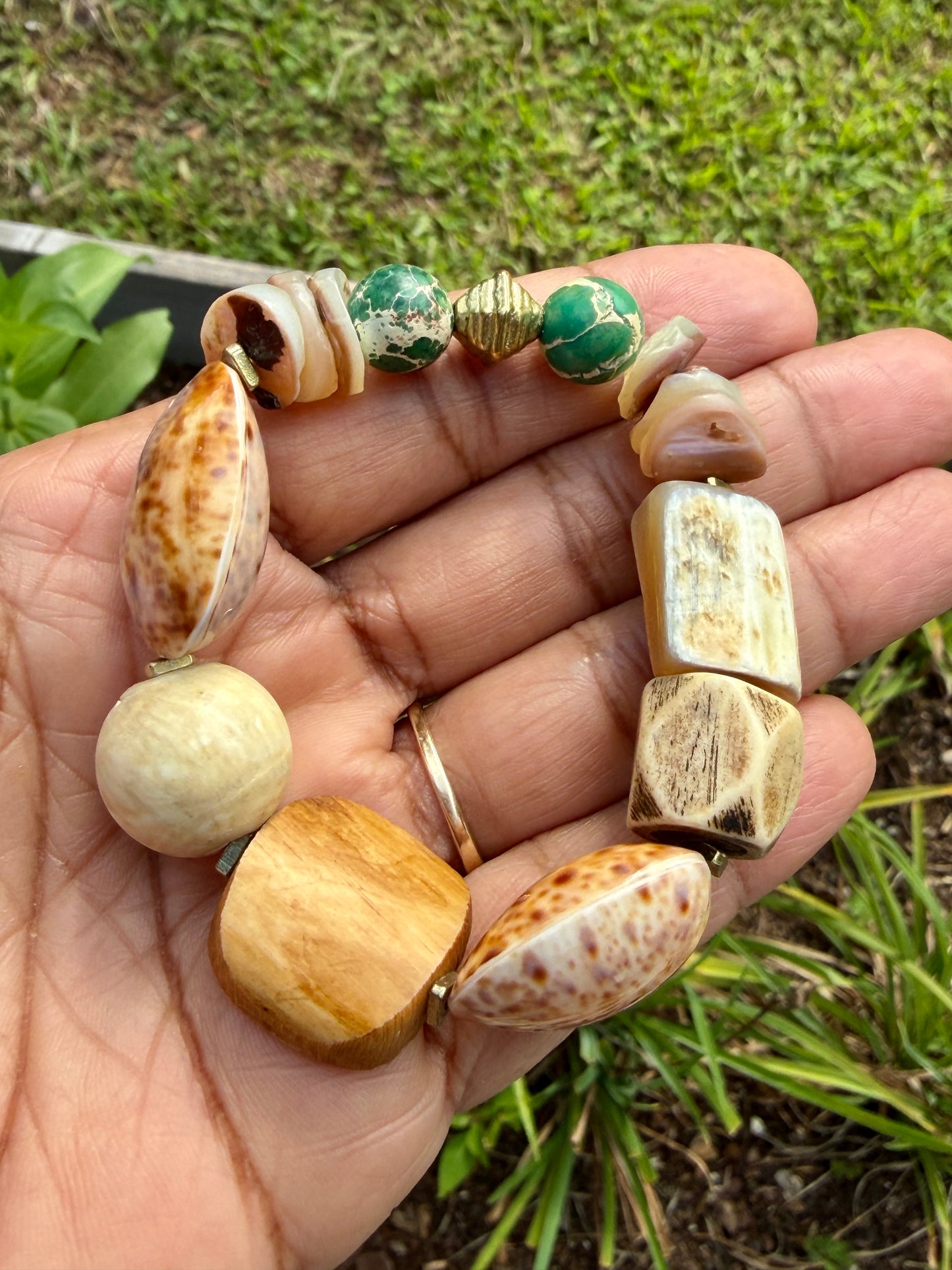 Beige Decorative Shell Beads Bracelet: Naga Conch Shell, Bone & Brass