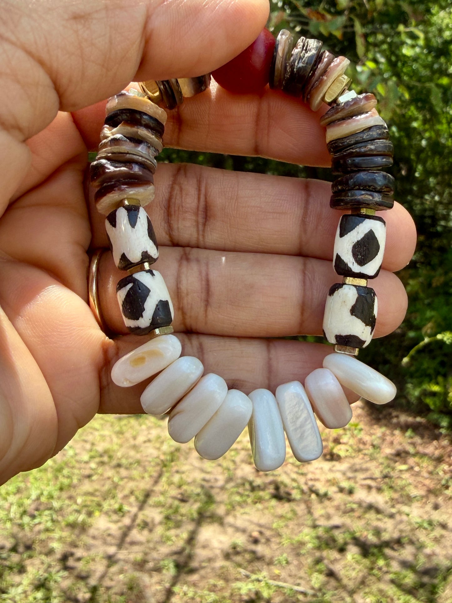 Natural Mussel Shell Bracelet – Batik Bone, Mottled Shell Heishi – Coastal Boho Stretch Jewelry